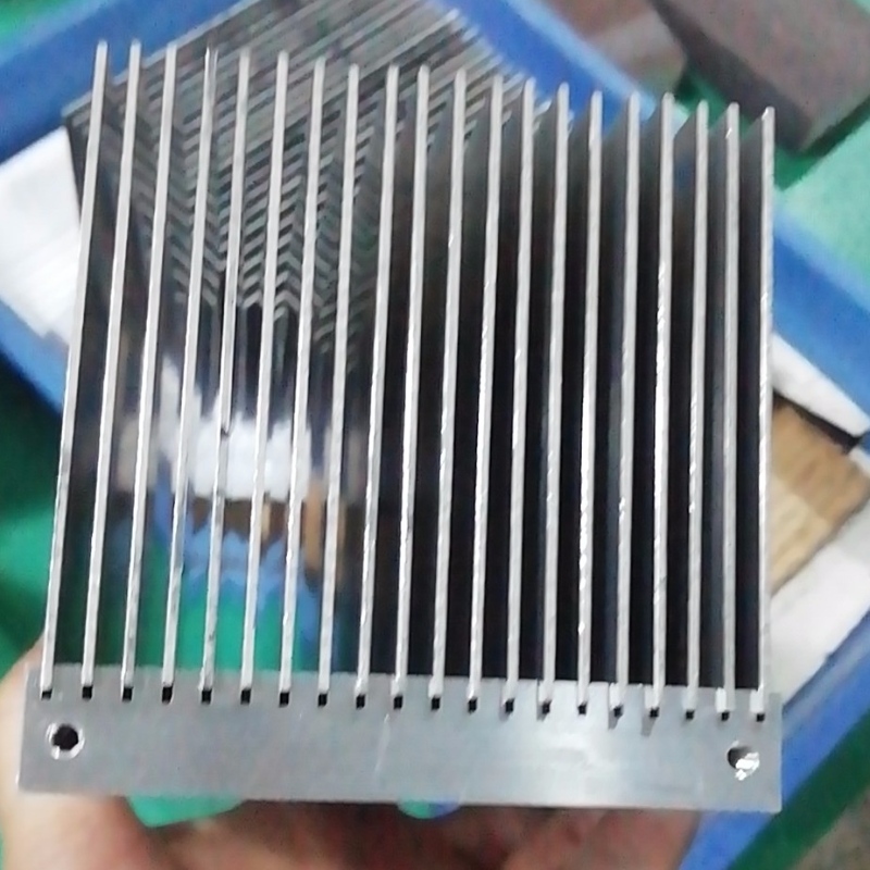 Hűtőborda / huzalvágás / CNC marás / A6061