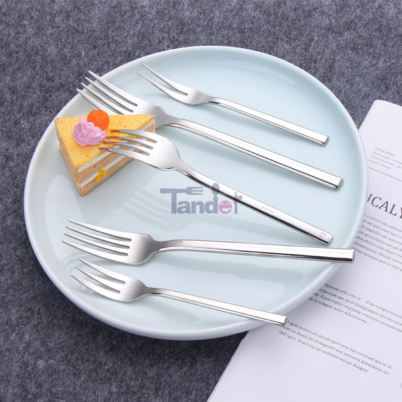 Gyönyörű tervezés 21pcs fém bankett evőeszköz