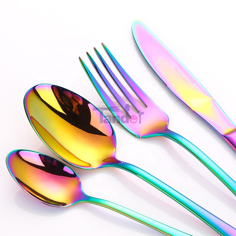 Magas tükörű kiskereskedelemben lridescent színes kemping rozsdamentes acélból készült edények szivárvány evőeszköz készlet
