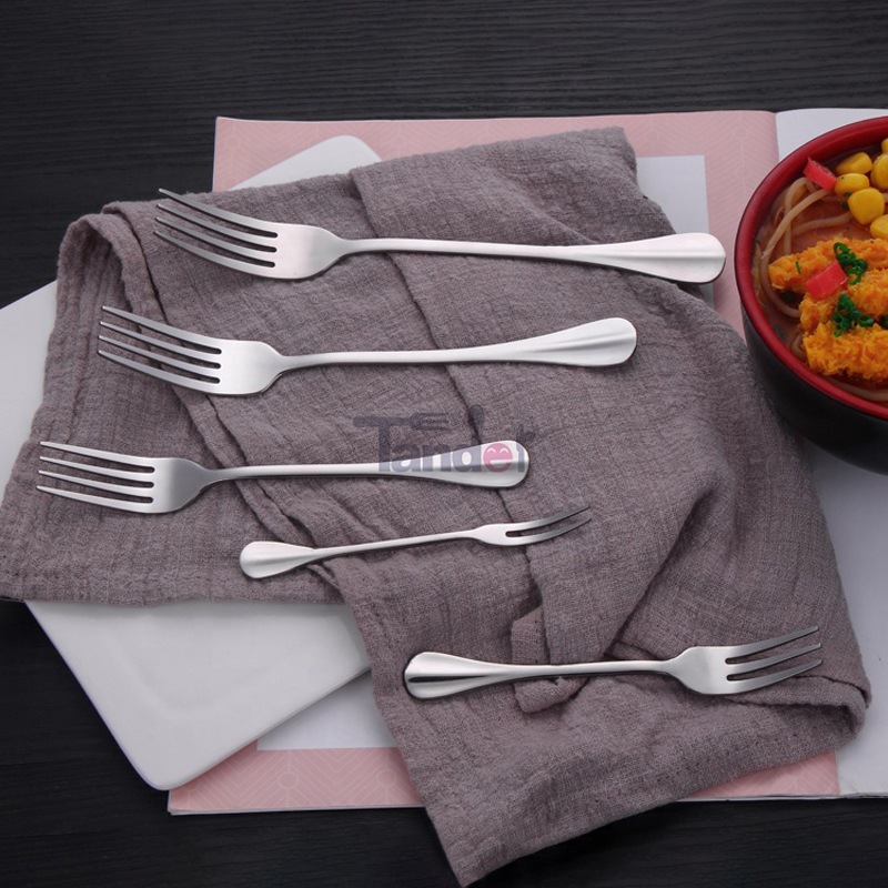 18PCS Mirror Polishing Tableware Set Utilil Set, Knives, Forks, Spoons for Home and Restaurant