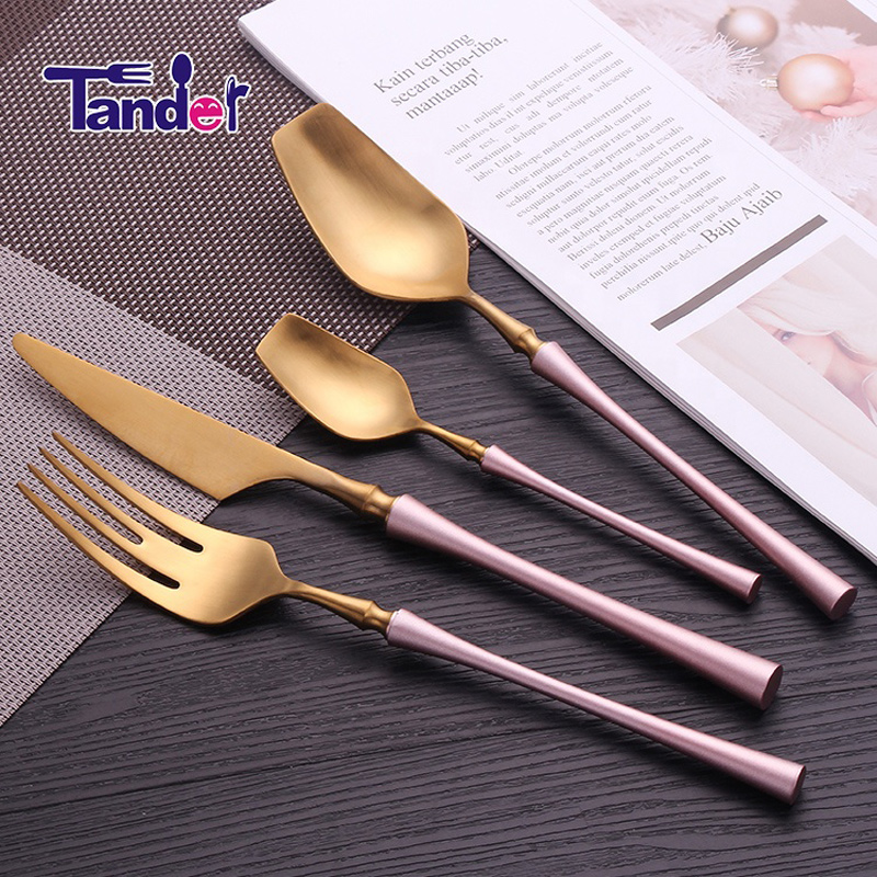 rózsaszín fogantyú arany pvd bevonat karcsú derék stílusú rozsdamentes acélból készült esküvői evőeszközök