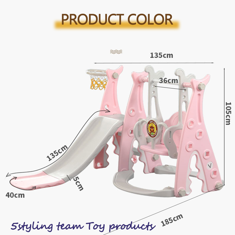 Gyerek csúszda és hinta kombinációja fedett kis vidámparkban, három az egy óvodában, a gyermekek csúszdája