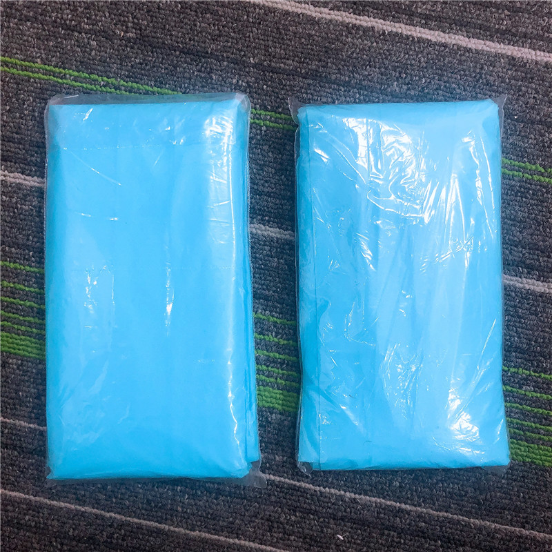 Eldobható olcsó árú ruházati cikkek.