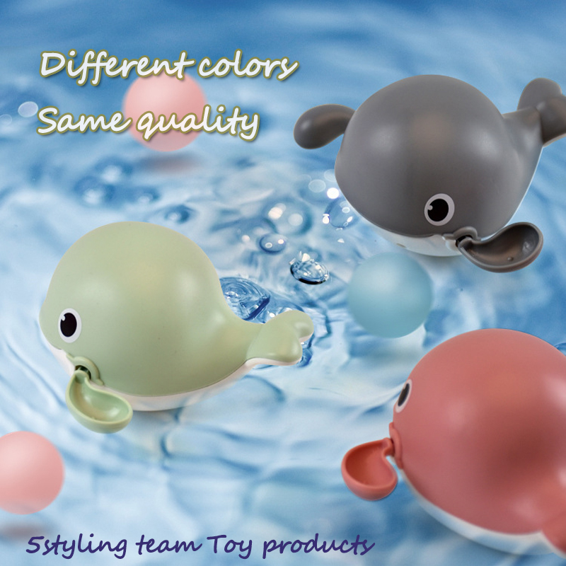 A Tiktok baba zuhanyjátékjáték úszik a Kis teknős játékot a babajátékokhoz