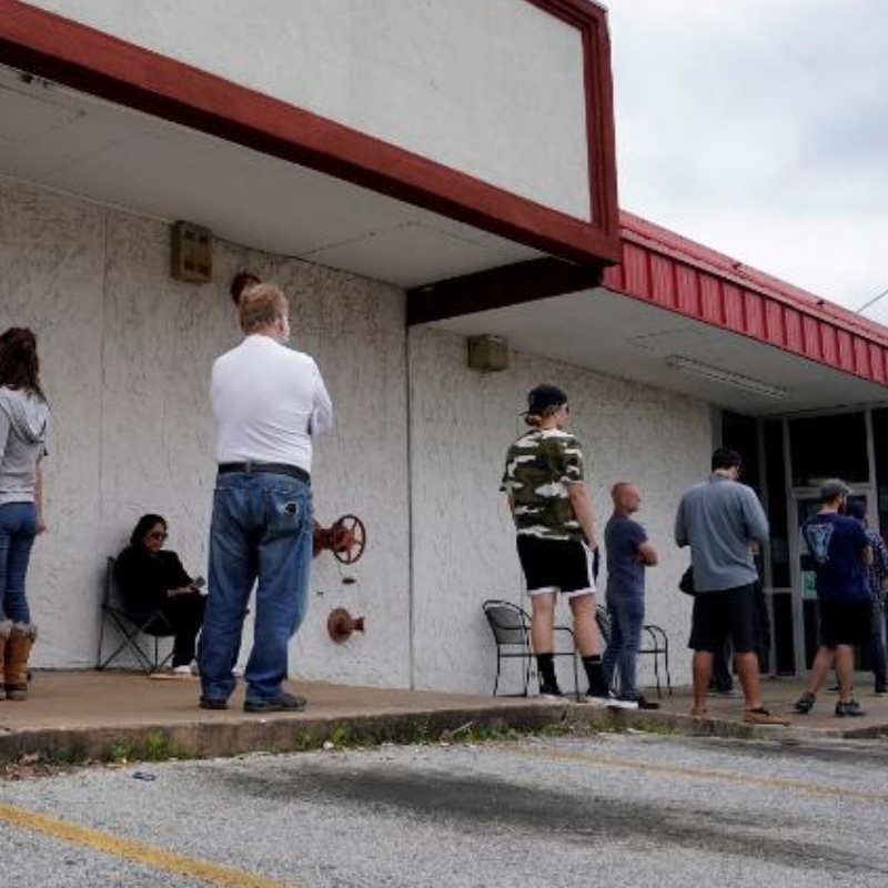 Rekordként 20,5 millió amerikai munkahely veszített el áprilisban. A munkanélküliségi ráta 14,7% -ra emelkedik