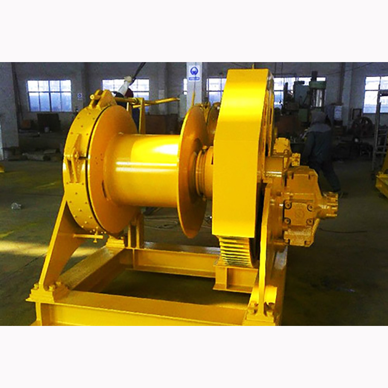 Építőipari járművekhez használt hidraulikus csörlő