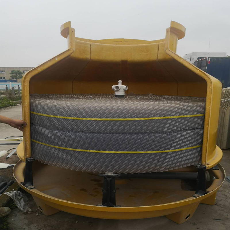 A hűtőtorony csomagolásának kicserélésekor való részvétel