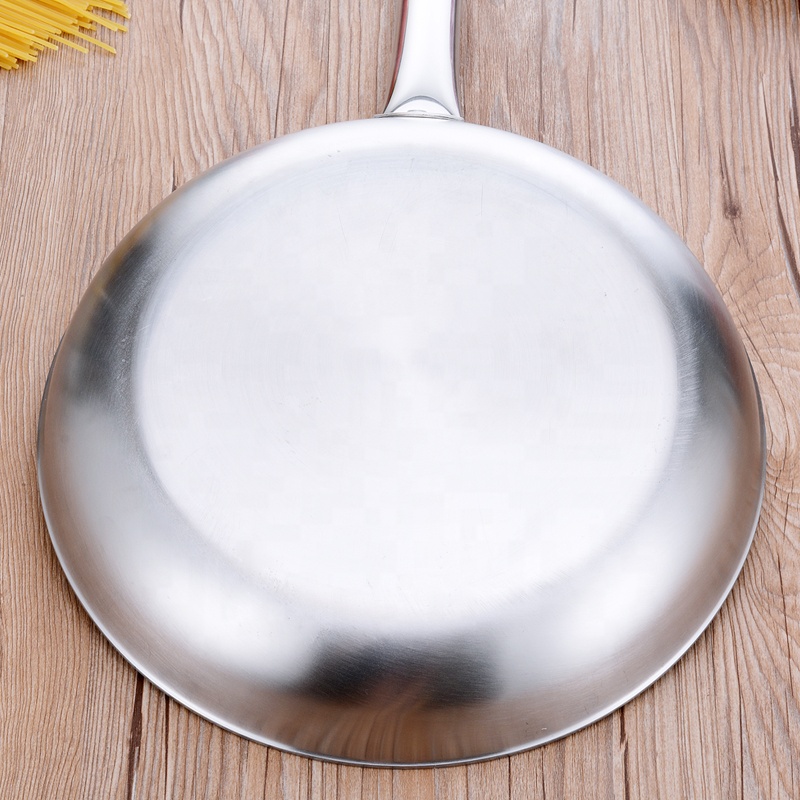 rozsdamentes acél serpenyő hosszú nyéllel