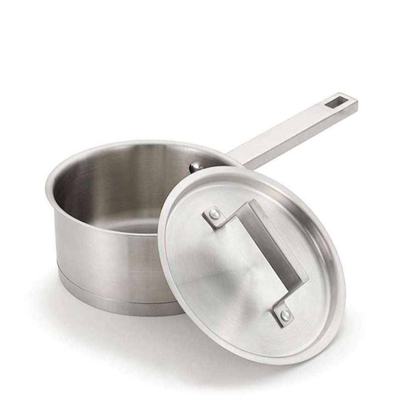 rozsdamentes acélból készült tejedény fedéllel és fogantyúval