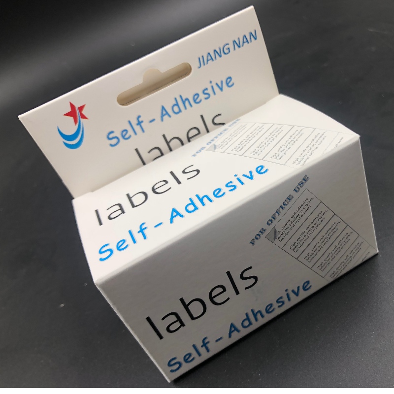 Fehér címke matrica tekercs