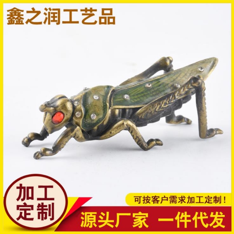 A Yuanyuan gyár a könnyű és fényűző díszek készítésére specializálódott, a modern kínai háztartási díszek, a nappali kézműves díszek készítésére.