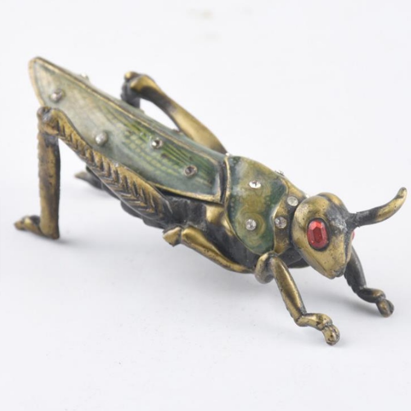 A Yuanyuan gyár a könnyű és fényűző díszek készítésére specializálódott, a modern kínai háztartási díszek, a nappali kézműves díszek készítésére.