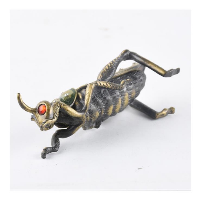 A Yuanyuan gyár a könnyű és fényűző díszek készítésére specializálódott, a modern kínai háztartási díszek, a nappali kézműves díszek készítésére.