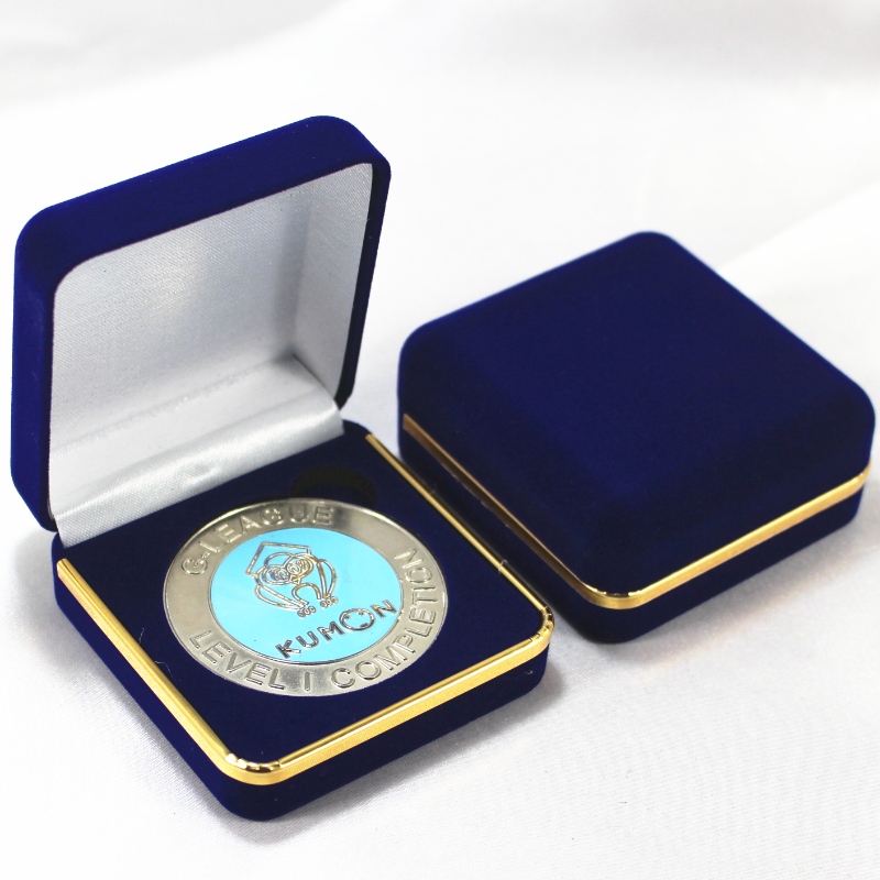 Tétel D-17 köralakú Velvet Box pedáns, érme és jelvény, mm.65*68*29, 40g súlyok.