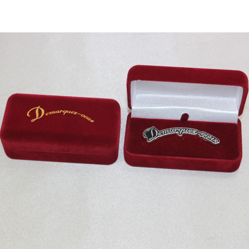 D-68S cikk kerek alakú bársonydoboz mandzsettagombokhoz, nyakkendő bilincshez, jelvényhöz stb. 75 * 38 * 28, súlya körülbelül 30 g