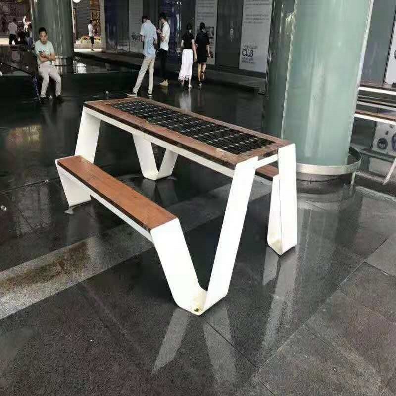 USB telefon-töltő, kültéri utcai bútorok, napelemes intelligens tábla