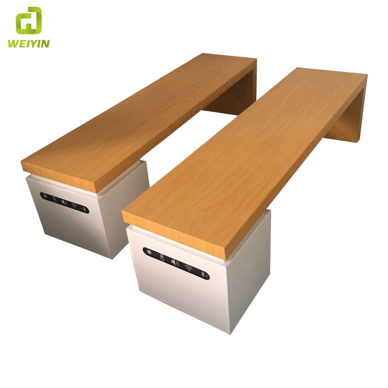 Új kialakítású intelligens napelemes kerti bútorokkal ellátott teraszpad a Parkhoz