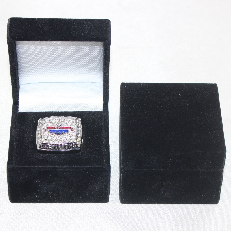 Cikk V-08 négyzet alakú flanellet doboz 25-38 mm átmérőjű érme, jelvény, nagy gyűrű stb. Mm-re. 60 * 60 * 48, súlya körülbelül 63 g