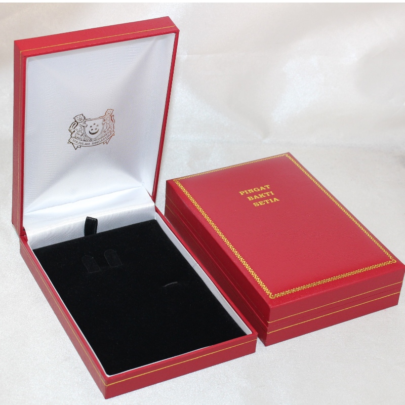 Cikk V-15S téglalap Műbőr papírdoboz 75 * 120 mm-es éremhez, érme és jelvény stb. 97 * 143 * 34, súlya körülbelül 170 g