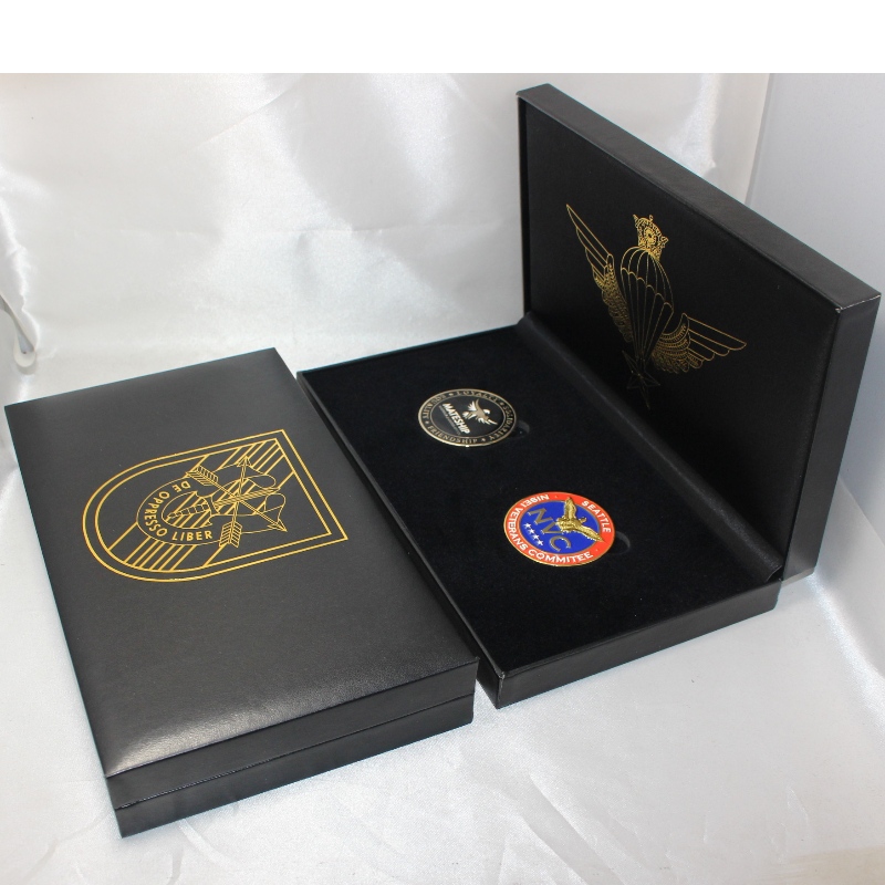 Tétel V-21 téglalap PU bőr doboz 90*120 mm érme, érme &jelvény stb. mm.234*140*40, körülbelül 325g súlyok