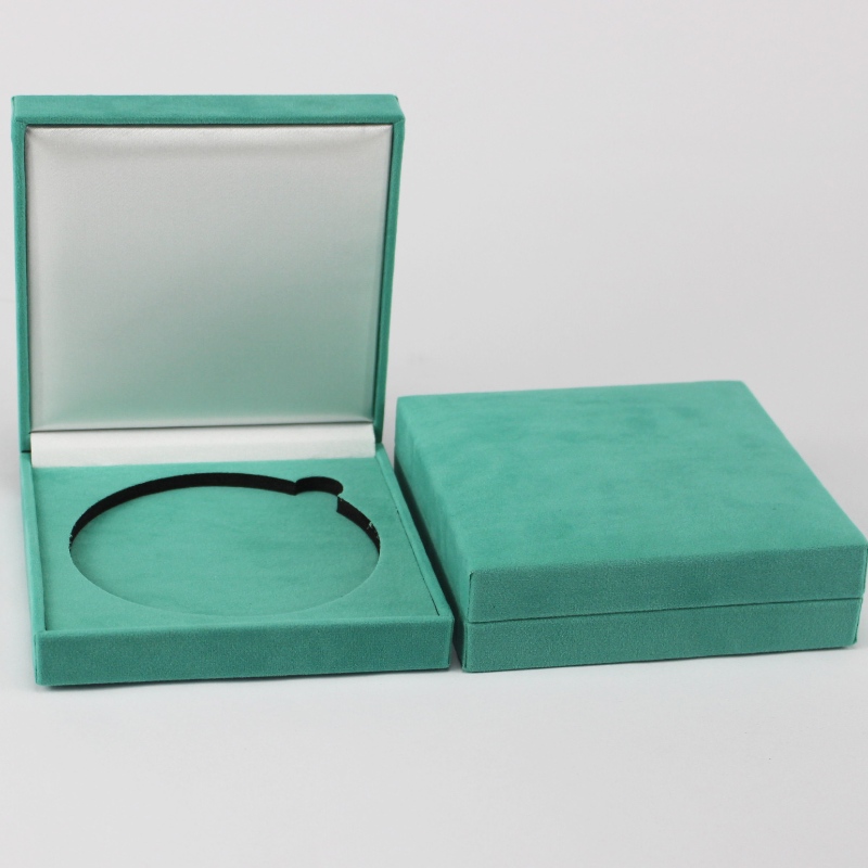 Tétel V-22S négyzet alakú flanelette box 90*90mm érme, jelvény＆medál stb. mm.128*128*34, súly körülbelül 170g