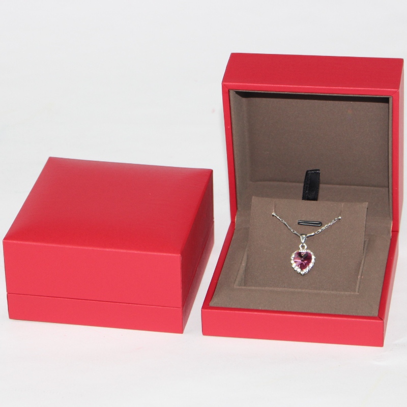 Tökéletes ékszeres csomagoló doboz, egyedi minőségi piros ékszeres medálos doboz, a méret 90*90*45mm