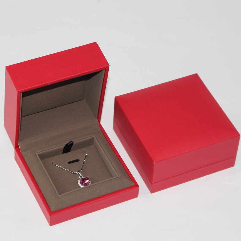 Tökéletes ékszeres csomagoló doboz, egyedi minőségi piros ékszeres medálos doboz, a méret 90*90*45mm