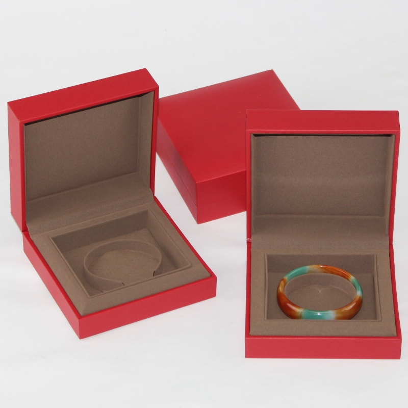 Tökéletes ékszeres csomagoló doboz, egyedi minőségi vörös ékszeres karperec szivacs habbal, a méret 115*115*45mm