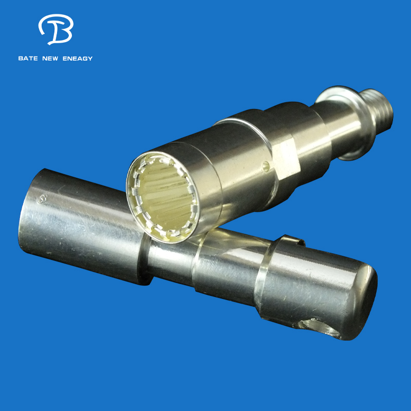 Energiatároló csatlakozó kivezetése Az akkumulátor csatlakozója