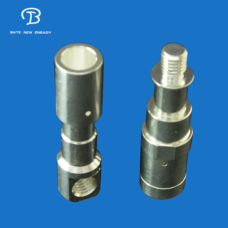 Energiatároló csatlakozó kivezetése Az akkumulátor csatlakozója