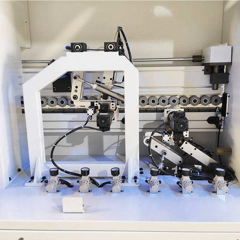 WE108 automatikus szélvédő gép