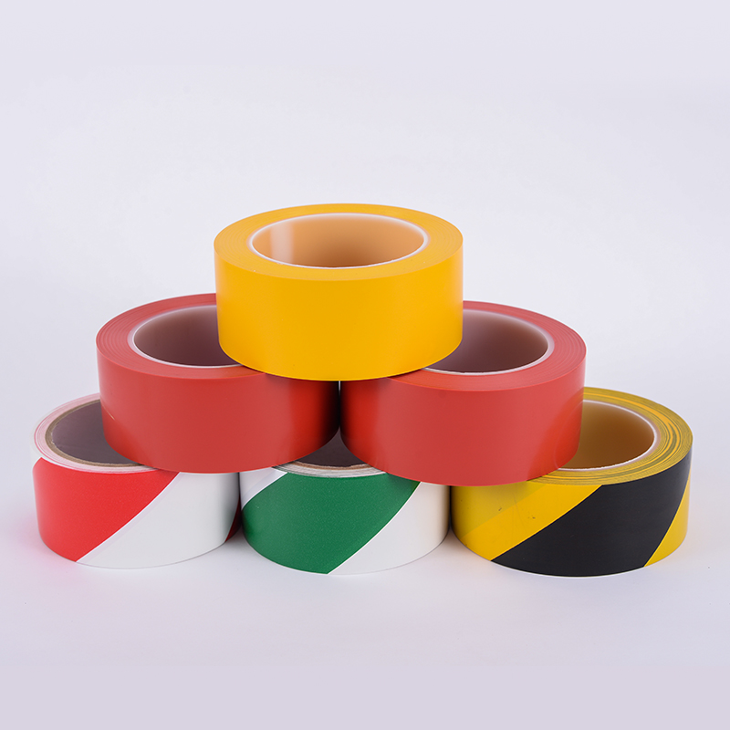 Figyelmeztető padlóragasztó bevezetése