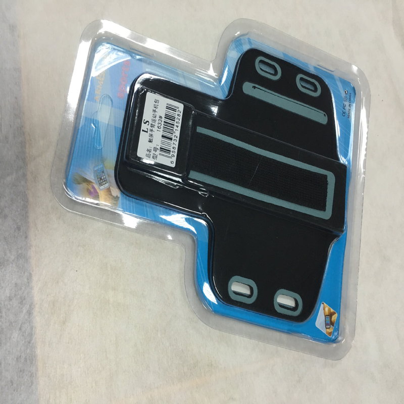 Átlátszó érintőképernyős karosszéria férfiaknak és nőknek sporttáskával szabadtéri karosszériában