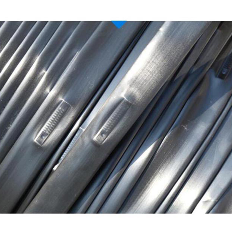 Helyezzen csepegtető öntözőszalagot