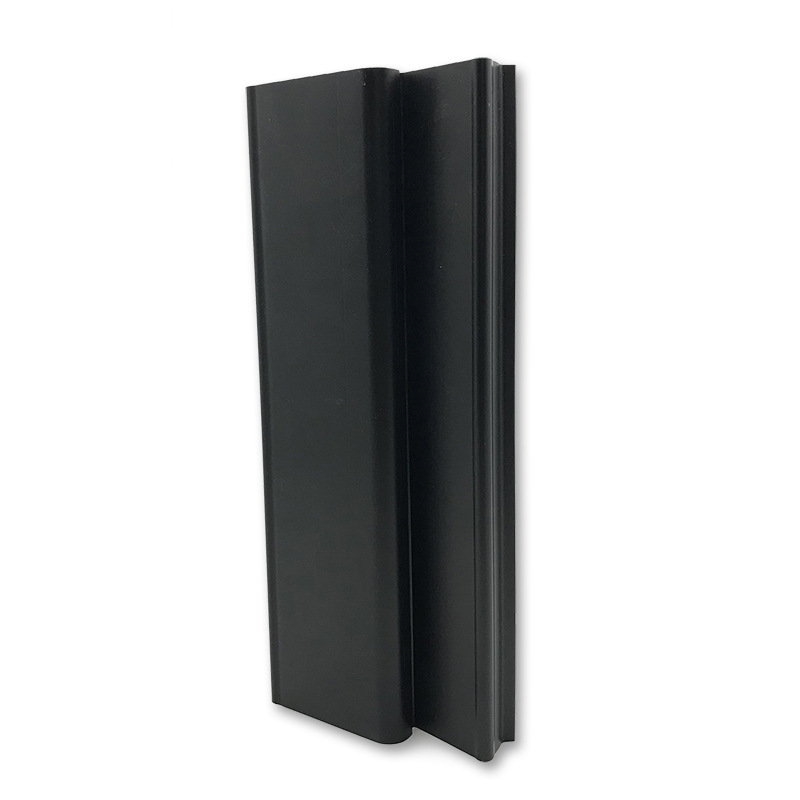 egyedi gyártású extrudált műanyag profilok díszítő éle az ajtó tűzbiztos rendszeréhez