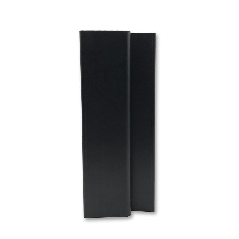 egyedi gyártású extrudált műanyag profilok díszítő éle az ajtó tűzbiztos rendszeréhez