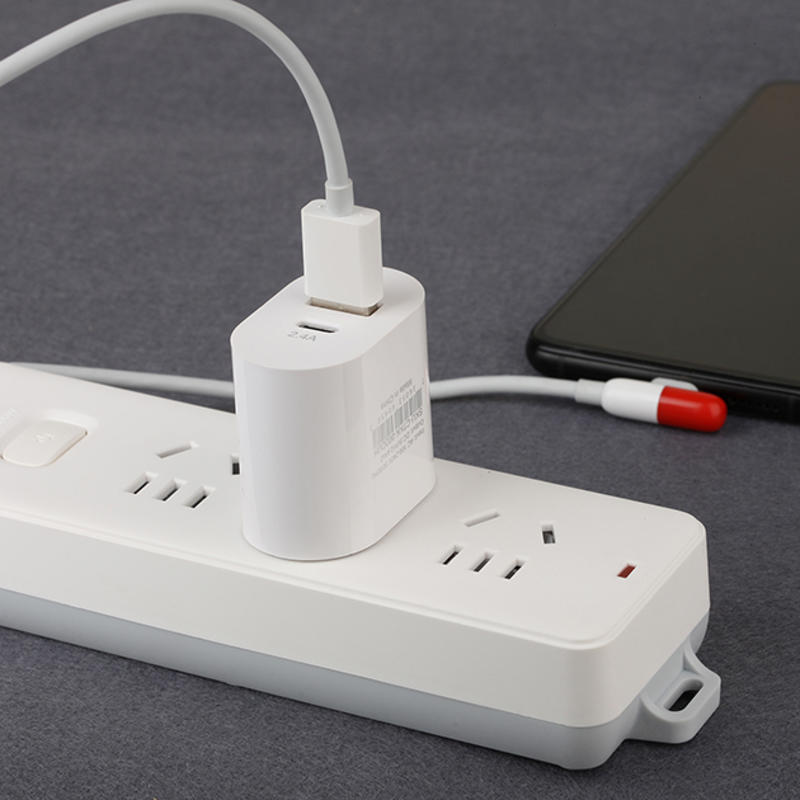 Az OEM Super Fast Fast Wall Adaptor típusú Qc 3.0 18w Pd Charger Usb típusú C adapter hordozható töltő