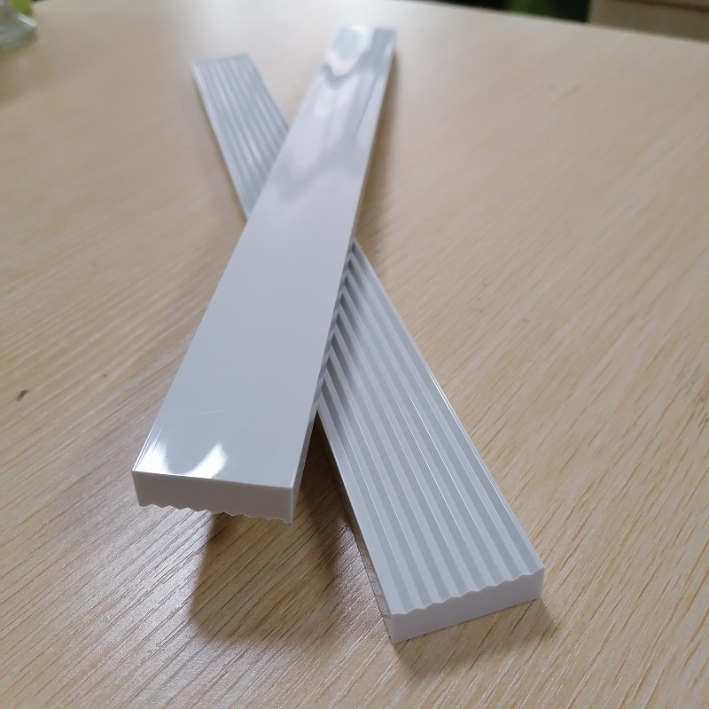Testreszabott műanyag profilok fényes felületkezeléssel PVC extrudálási profilú sík szalag