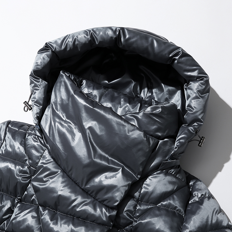 Hölgyek hosszú kabátban, aminek nincs visszaút.