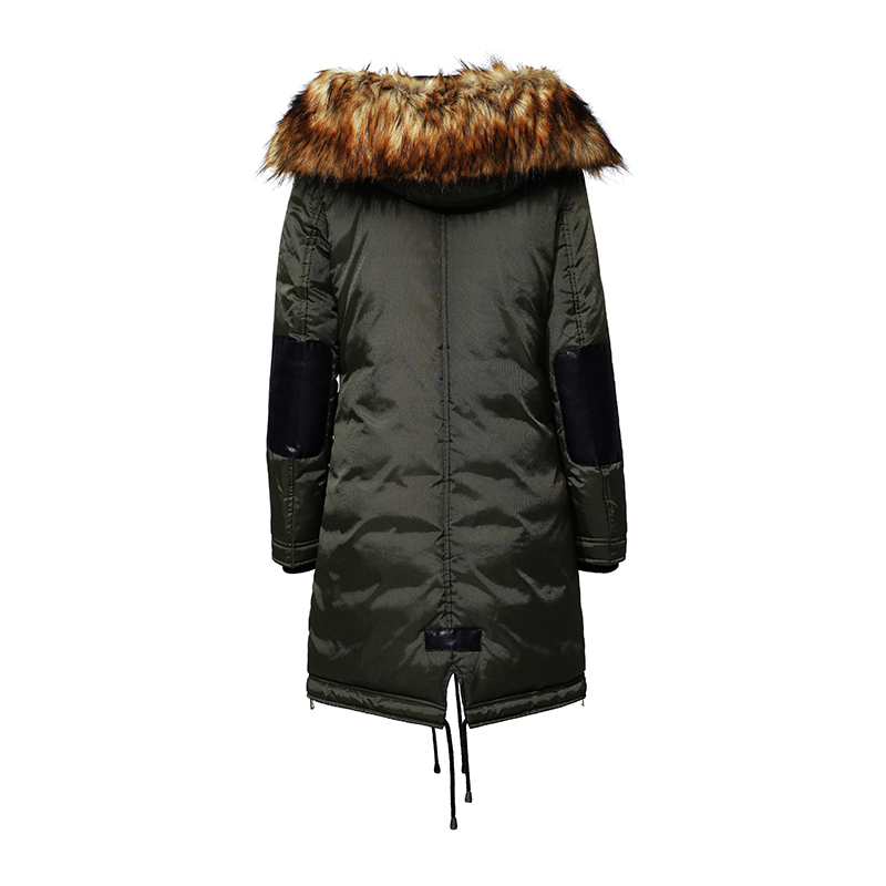 Hölgyek meleg kabátban, aminek nincs visszaút.