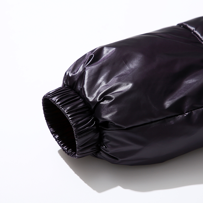 Hölgyek meleg kabátban, levehető motorháztetővel