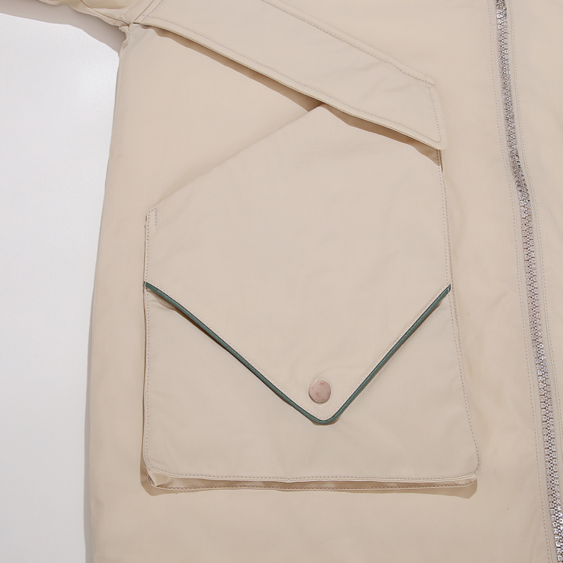 Hölgyek. Midi-hosszú kabát nagy csuklyával.