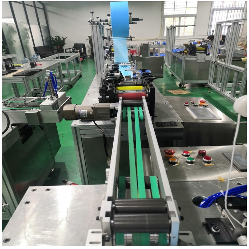 Kína készítette a maszkos gépgyárat.