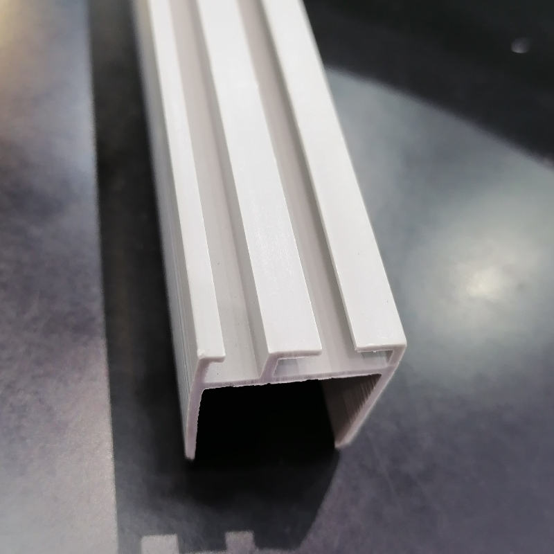 Nagy szilárdságú összetett vízvezeték-szerelés, speciális szellőző sík perem PVC U karima a szellőztető rendszer csatornáihoz