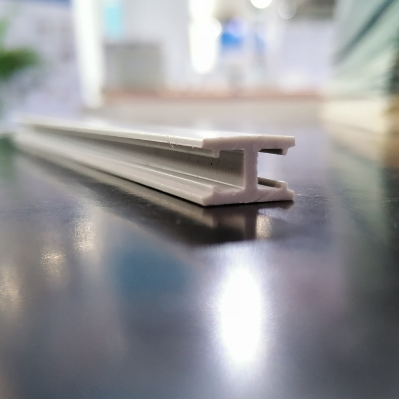 Nagy szilárdságú összetett vízvezeték-szerelés, speciális szellőző sík perem PVC U karima a szellőztető rendszer csatornáihoz