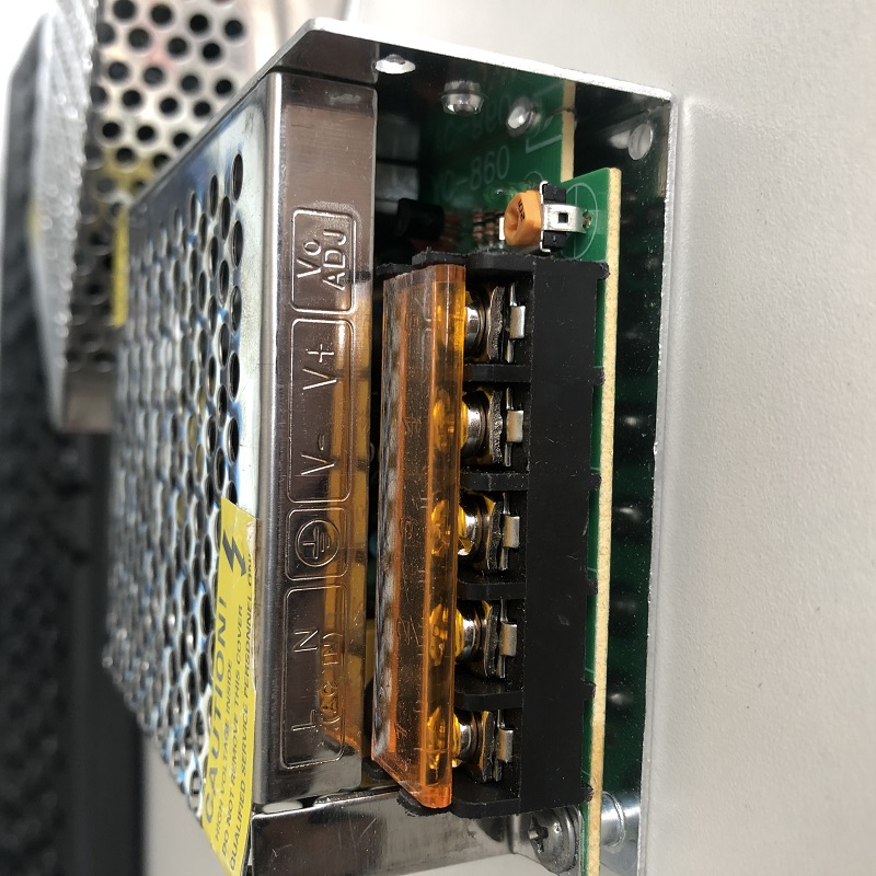 12V 2A 24W vízálló vezetéknél lévő sávkapcsoló áramerősség-állandó áramvezető