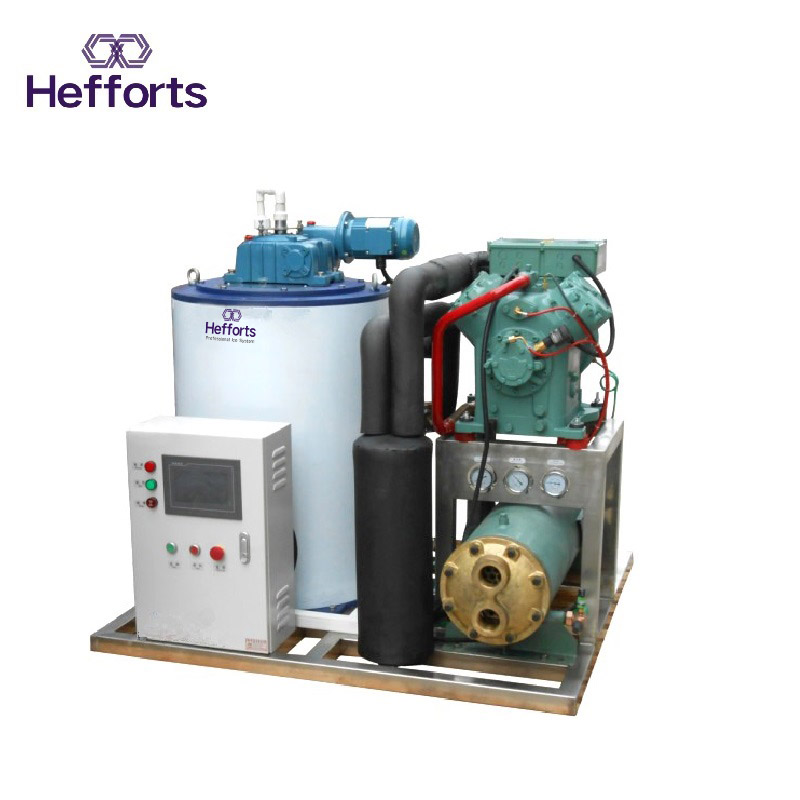 A hajó naponta öt tonnát használ, pehely jéggépet gyárt.