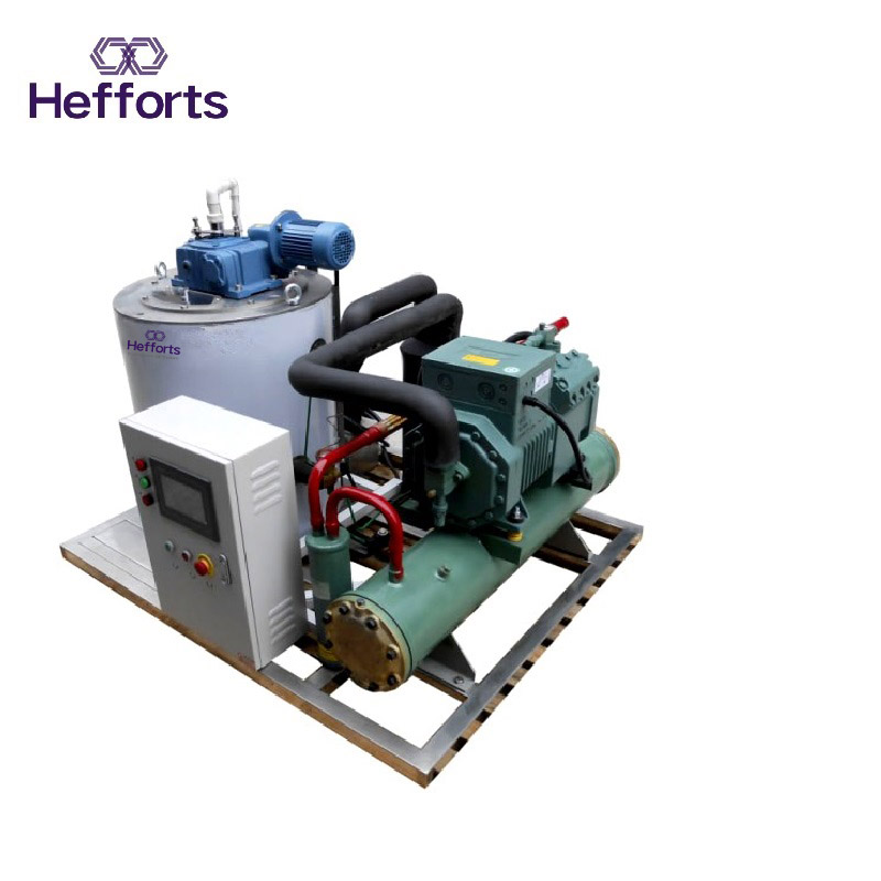 A hajó naponta öt tonnát használ, pehely jéggépet gyárt.