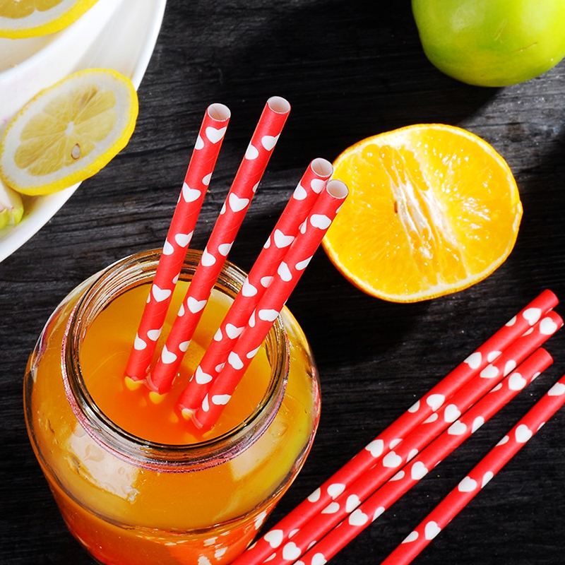 Szerelmes papír szívószálak