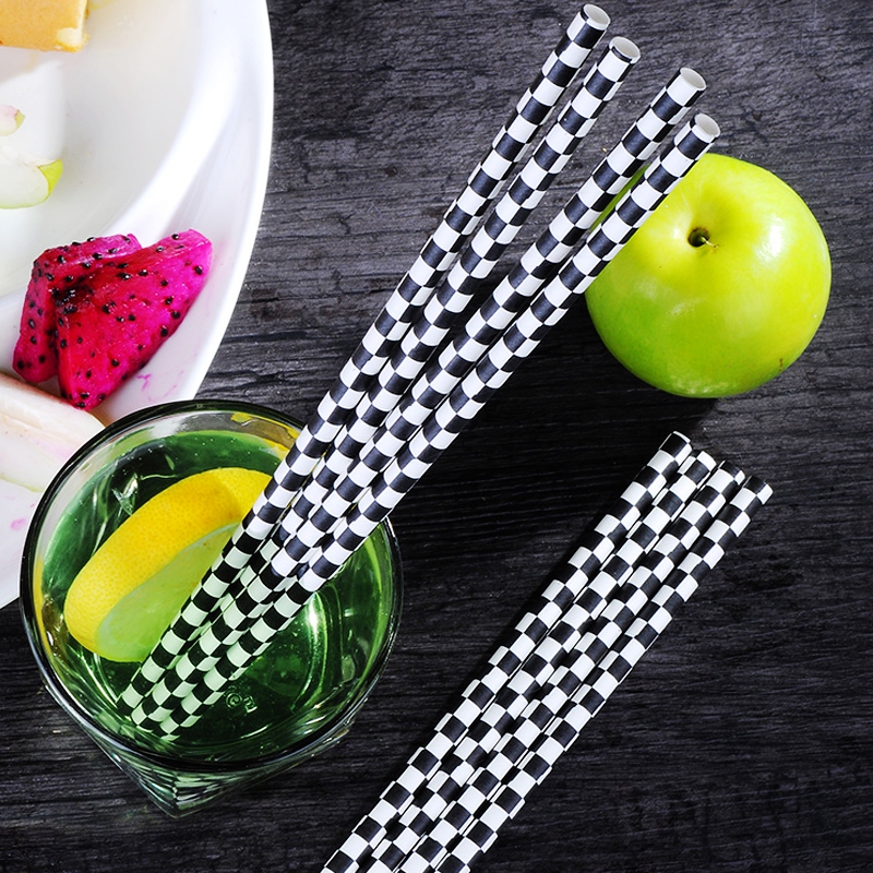 Kockás fekete-fehér kreatív papírszalma